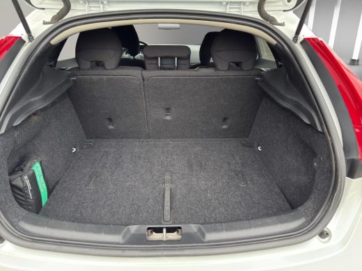 Volvo  V40 2.0 T2 Kinetic | Camera + Sensoren | Navigatie | L.M.Velg | 17"Velg | Led koplampen | ActivLease financial lease