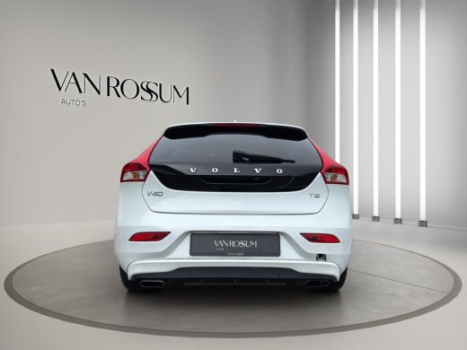 Volvo  V40 2.0 T2 Kinetic | Camera + Sensoren | Navigatie | L.M.Velg | 17"Velg | Led koplampen | ActivLease financial lease