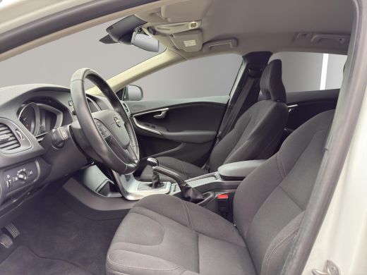 Volvo  V40 2.0 T2 Kinetic | Camera + Sensoren | Navigatie | L.M.Velg | 17"Velg | Led koplampen | ActivLease financial lease