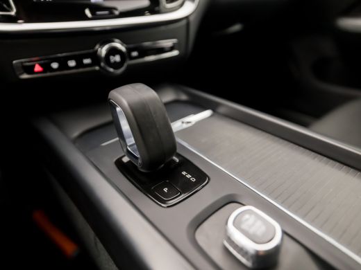 Volvo  V60 2.0 B3 Sport 177Pk Automaat (APPLE CARPLAY, GROOT NAVI, TREKHAAK, ADAPTIVE CRUISE, SPORTSTOELEN, ... ActivLease financial lease