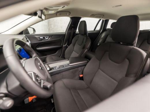 Volvo  V60 2.0 B3 Sport 177Pk Automaat (APPLE CARPLAY, GROOT NAVI, TREKHAAK, ADAPTIVE CRUISE, SPORTSTOELEN, ... ActivLease financial lease