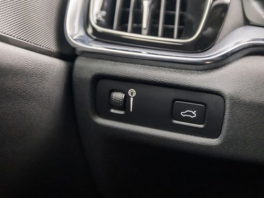 Volvo  V60 2.0 B3 Sport 177Pk Automaat (APPLE CARPLAY, GROOT NAVI, TREKHAAK, ADAPTIVE CRUISE, SPORTSTOELEN, ... ActivLease financial lease