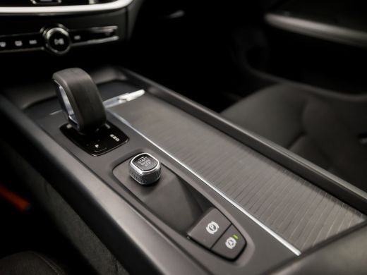 Volvo  V60 2.0 B3 Sport 177Pk Automaat (APPLE CARPLAY, GROOT NAVI, TREKHAAK, ADAPTIVE CRUISE, SPORTSTOELEN, ... ActivLease financial lease