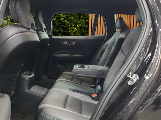 Volvo  V60 2.0 T6 Plug-in hybrid AWD Plus Dark 360 cam trekhaak leder ActivLease financial lease