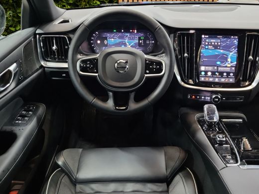 Volvo  V60 2.0 T6 Plug-in hybrid AWD Plus Dark 360 cam trekhaak leder ActivLease financial lease