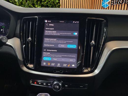 Volvo  V60 2.0 T6 Plug-in hybrid AWD Plus Dark 360 cam trekhaak leder ActivLease financial lease