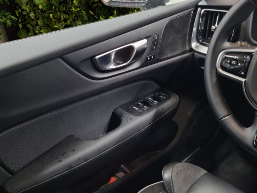 Volvo  V60 2.0 T6 Plug-in hybrid AWD Plus Dark 360 cam trekhaak leder ActivLease financial lease