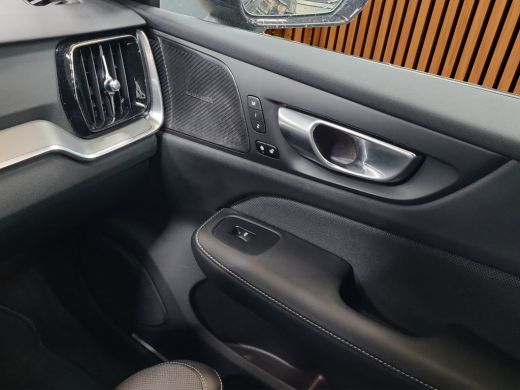 Volvo  V60 2.0 T6 Plug-in hybrid AWD Plus Dark 360 cam trekhaak leder ActivLease financial lease