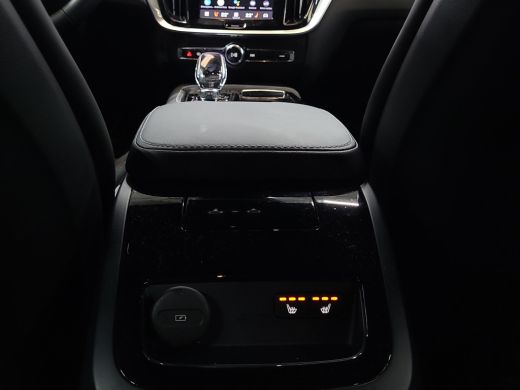 Volvo  V60 2.0 T6 Plug-in hybrid AWD Plus Dark 360 cam trekhaak leder ActivLease financial lease