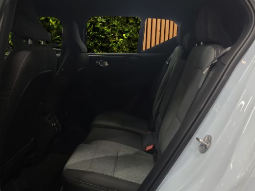 Volvo  XC40 2.0 B4 Plus Dark Harman&kardon Memory stoelen stoel/stuur verw. ActivLease financial lease