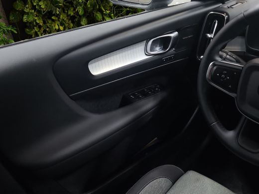 Volvo  XC40 2.0 B4 Plus Dark Harman&kardon Memory stoelen stoel/stuur verw. ActivLease financial lease