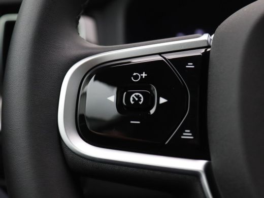 Volvo  XC60 2.0 T6 Plug-in hybrid AWD Plus Dark 350PK Aut. Pano-Schuifdak, SOH 98%, Trekhaak, Alarm, Harman K... ActivLease financial lease