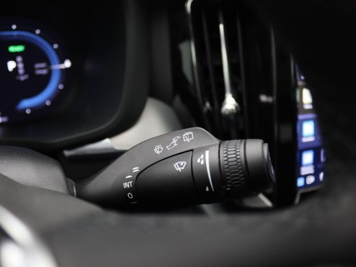 Volvo  XC60 2.0 T6 Plug-in hybrid AWD Plus Dark 350PK Aut. Pano-Schuifdak, SOH 98%, Trekhaak, Alarm, Harman K... ActivLease financial lease