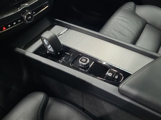 Volvo  XC60 2.0 T6 Plug-in hybrid AWD Plus Dark | Harman/Kardon | Memory | Panoramadak | Pilot Assist | Stuur... ActivLease financial lease