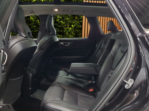 Volvo  XC60 2.0 T8 Plug-in hybrid AWD Plus Bright | Long Range! | Trekhaak | 360 Camera | Harman/Kardon | Memory ActivLease financial lease