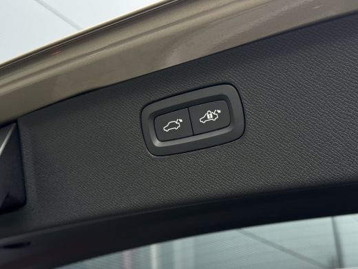 Volvo  XC90 2.0 T8 Plug-in hybrid AWD Ultra Dark | Luchtvering | Bowers&Wilkins | Massage | HUD | Trekhaak | ... ActivLease financial lease