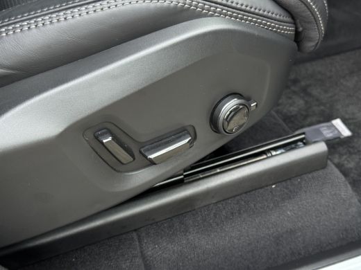 Volvo  XC90 2.0 T8 Plug-in hybrid AWD Ultra Dark | Luchtvering | Bowers&Wilkins | Massage | HUD | Trekhaak | ... ActivLease financial lease