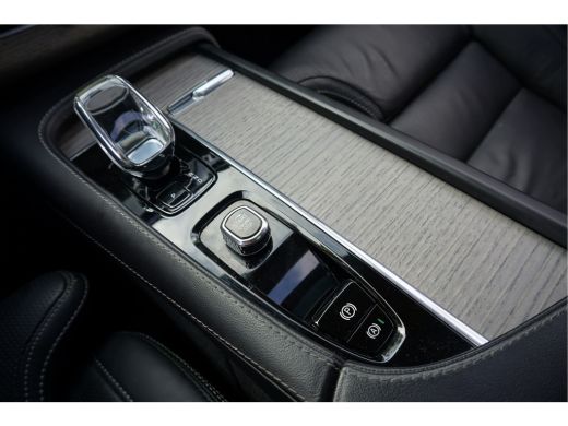 Volvo  XC90 2.0 T8 Recharge AWD Ultimate Dark Luchtvering Trekhaak Incl. afleverbeurt en 12 Bovag garantie ActivLease financial lease