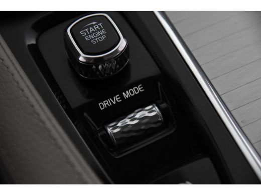 Volvo  XC90 2.0 T8 Twin Engine AWD *1ste Eigenaar*7-Zits*Panoramadak*Luchtvering* ActivLease financial lease