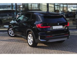 BMW iX1 xDrive30 / Sportstoelen / Achteruitrijcamera / M Adaptief onderstel / Comfort Access / Adaptieve LED