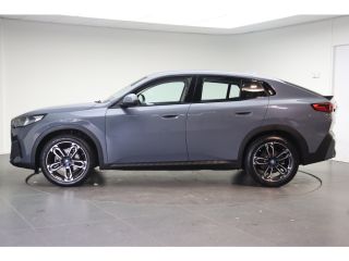 BMW iX2 eDrive20 / Sportstoelen / Achteruitrijcamera / Comfort Access / Adaptieve LED