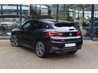 BMW X2 sDrive18i M Sport Automaat / Panoramadak / Sportstoelen / Achteruitrijcamera / M Sportonderstel /...