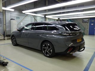 Peugeot 308 SW 1.2 PureTech Allure 130pk Automaat | Afn. Trekhaak | AllSeason | Navigatie | Climate Control |...