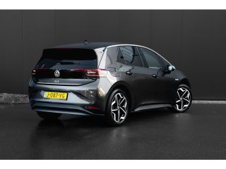 Volkswagen ID.3 First Plus 58 kWh | Achteruitrijcamera | Stoel/Stuurverwarming | IQ. Light |
