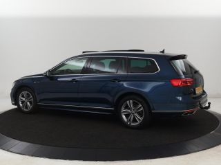 Volkswagen Passat 1.5 TSI R-Line | Panoramadak | Trekhaak | Matrix LED | Stoelverwarming | Adaptive cruise | Leder/...