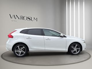 Volvo  V40 2.0 T2 Kinetic | Camera + Sensoren | Navigatie | L.M.Velg | 17"Velg | Led koplampen |