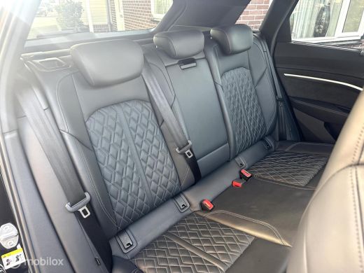 Audi e-tron e-tron 55 quattro advanced 95 kWh S-LINE PAKKET LUCHTVERING PANORAMADAK AUDI SPORTSTOELEN SFEERVE... ActivLease financial lease