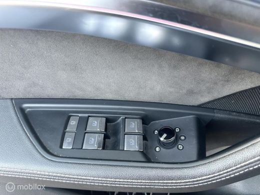 Audi e-tron e-tron 55 quattro advanced 95 kWh S-LINE PAKKET LUCHTVERING PANORAMADAK AUDI SPORTSTOELEN SFEERVE... ActivLease financial lease