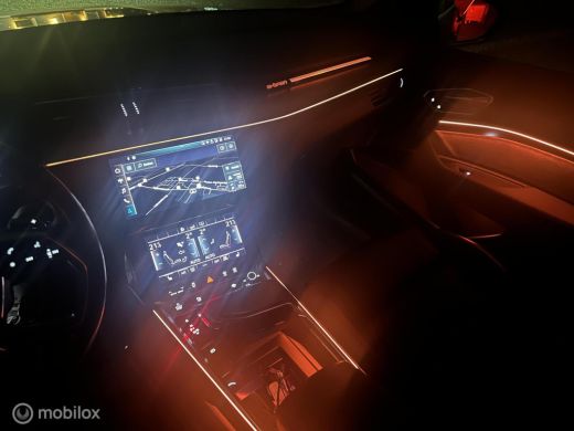 Audi e-tron e-tron 55 quattro advanced 95 kWh S-LINE PAKKET LUCHTVERING PANORAMADAK AUDI SPORTSTOELEN SFEERVE... ActivLease financial lease