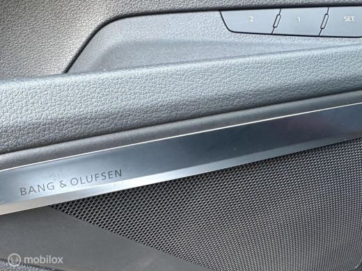 Audi e-tron e-tron 55 quattro advanced 95 kWh S-LINE PAKKET LUCHTVERING PANORAMADAK AUDI SPORTSTOELEN SFEERVE... ActivLease financial lease