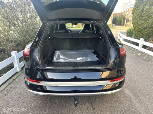 Audi e-tron e-tron 55 quattro advanced 95 kWh S-LINE PAKKET LUCHTVERING PANORAMADAK AUDI SPORTSTOELEN SFEERVE... ActivLease financial lease