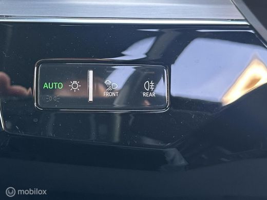Audi e-tron e-tron 55 quattro advanced 95 kWh S-LINE PAKKET LUCHTVERING PANORAMADAK AUDI SPORTSTOELEN SFEERVE... ActivLease financial lease