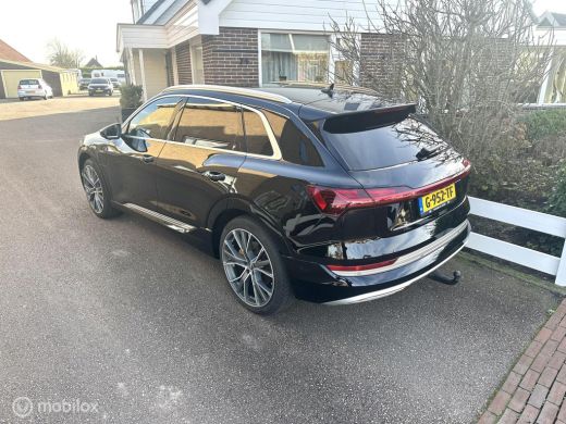 Audi e-tron e-tron 55 quattro advanced 95 kWh S-LINE PAKKET LUCHTVERING PANORAMADAK AUDI SPORTSTOELEN SFEERVE... ActivLease financial lease
