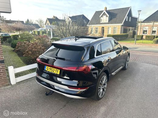 Audi e-tron e-tron 55 quattro advanced 95 kWh S-LINE PAKKET LUCHTVERING PANORAMADAK AUDI SPORTSTOELEN SFEERVE... ActivLease financial lease