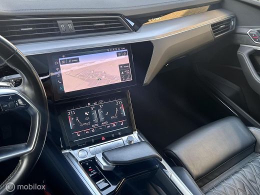 Audi e-tron e-tron 55 quattro advanced 95 kWh S-LINE PAKKET LUCHTVERING PANORAMADAK AUDI SPORTSTOELEN SFEERVE... ActivLease financial lease