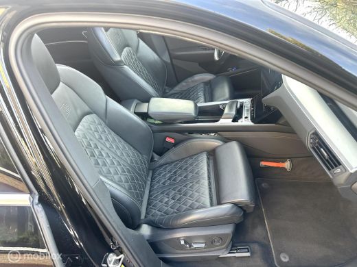 Audi e-tron e-tron 55 quattro advanced 95 kWh S-LINE PAKKET LUCHTVERING PANORAMADAK AUDI SPORTSTOELEN SFEERVE... ActivLease financial lease