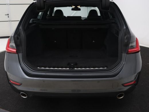 BMW 3 Serie 318i High Executive | Sport Line | Leder | Stoelverwarming | Camera | Sportstoelen | Carplay | Sf... ActivLease financial lease