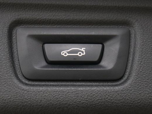 BMW 3 Serie 318i High Executive | Sport Line | Leder | Stoelverwarming | Camera | Sportstoelen | Carplay | Sf... ActivLease financial lease