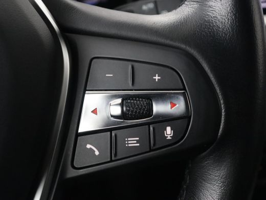 BMW 3 Serie 318i High Executive | Sport Line | Leder | Stoelverwarming | Camera | Sportstoelen | Carplay | Sf... ActivLease financial lease