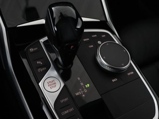 BMW 3 Serie 318i High Executive | Sport Line | Leder | Stoelverwarming | Camera | Sportstoelen | Carplay | Sf... ActivLease financial lease