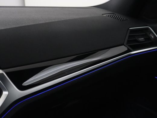 BMW 3 Serie 318i High Executive | Sport Line | Leder | Stoelverwarming | Camera | Sportstoelen | Carplay | Sf... ActivLease financial lease