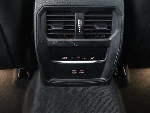 BMW 3 Serie 318i High Executive | Sport Line | Leder | Stoelverwarming | Camera | Sportstoelen | Carplay | Sf... ActivLease financial lease