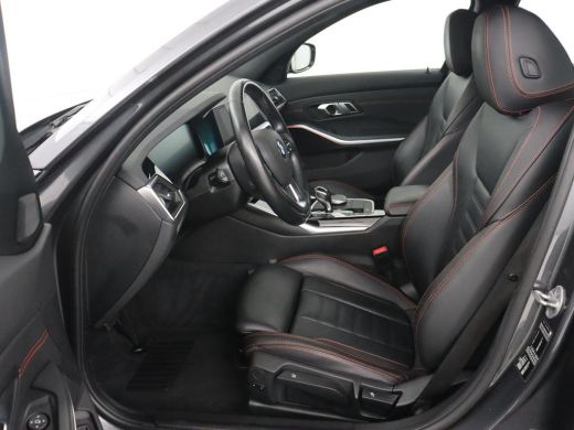 BMW 3 Serie 318i High Executive | Sport Line | Leder | Stoelverwarming | Camera | Sportstoelen | Carplay | Sf... ActivLease financial lease