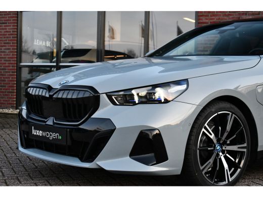 BMW 5 Serie 530e M-Sport Pano ACC 360 H/K Stoel-vent Brooklyngrau ActivLease financial lease
