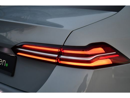 BMW 5 Serie 530e M-Sport Pano ACC 360 H/K Stoel-vent Brooklyngrau ActivLease financial lease