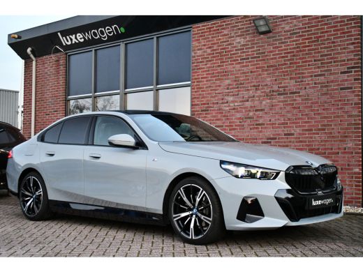 BMW 5 Serie 530e M-Sport Pano ACC 360 H/K Stoel-vent Brooklyngrau ActivLease financial lease